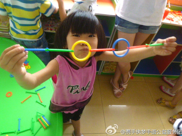 7��8����8��15�գ�ɽ�|������W(xu��)���y�ֈ�(zh��)�������Z�������(w��)�F(tu��n)��ɽ�|�Ͳ��e�k�˞���37��Ĺ�����(d��ng)�������������؅^(q��)���L�@����ͯ�ļ�ͥ���˽Ⲣӛ��@����ͯ����ͽ�����r���_չ�o�ϵK���Z��Ӗ(x��n)�����D��ɽ�|ʡ�Ͳ��а��`����(f��)���ĵĺ��ӂ�չʾ�����Ą�(chu��ng)���ֹ���