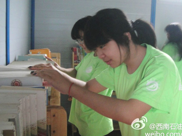 7��20�գ��巿����Đ��ĕ��ݽK��������ʯ�ʹ�W(xu��)У��ӛ�߈F꠆T����Ŭ���²����ꮅ���D��һ��꠆T������D���^����¶������ϲ��Ц����