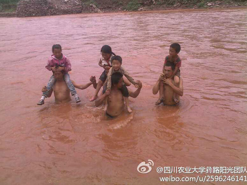 7��17�����Ĵ��r(n��ng)�I(y��)��W����·ꖹ⡱�Fꠁ���������ɽ��ϲ�¿h�ɺӿ��(zh��n)�_չ֧�̻�����ɺӿ��(zh��n)��̎ƫƧ��ȫ��ĺ���ÿ�춼Ҫ���Ѓɂ���С�r�όW��;����Ҫ���^һ�l30�׌��ĺ������D������W�����Ӷ��^�R����ĺ�����