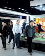 晉江城市展館　　晉江城市展館大樓位于世紀大道西側，于2004年12月動工建設，地上四層、地下一層，總建筑面積為18645平方米，項目總投資為7500萬元。