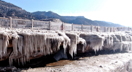 黃河壺口瀑布現(xiàn)冰掛流凌景觀